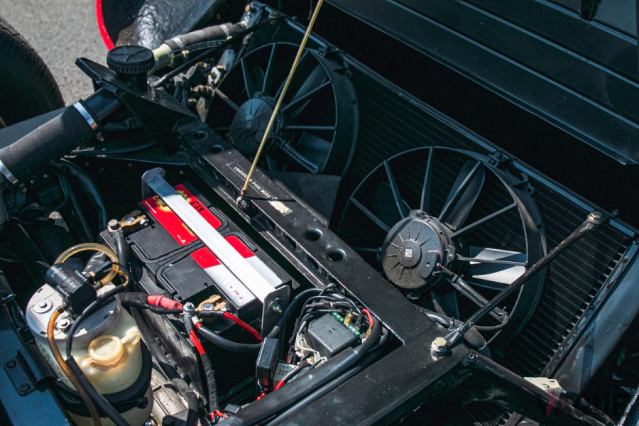 フロントにバッテリーなどを搭載（C）SILVERSTONE AUCTIONS