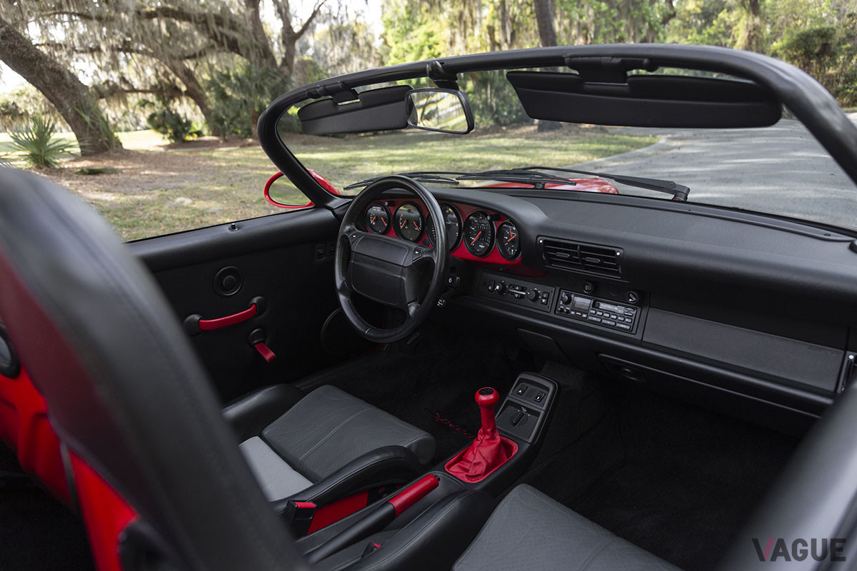 21万8000ドル（邦貨換算約2400万円）で落札されたポルシェ「911カレラ2スピードスター」（C）2021 Courtesy of RM Sotheby's