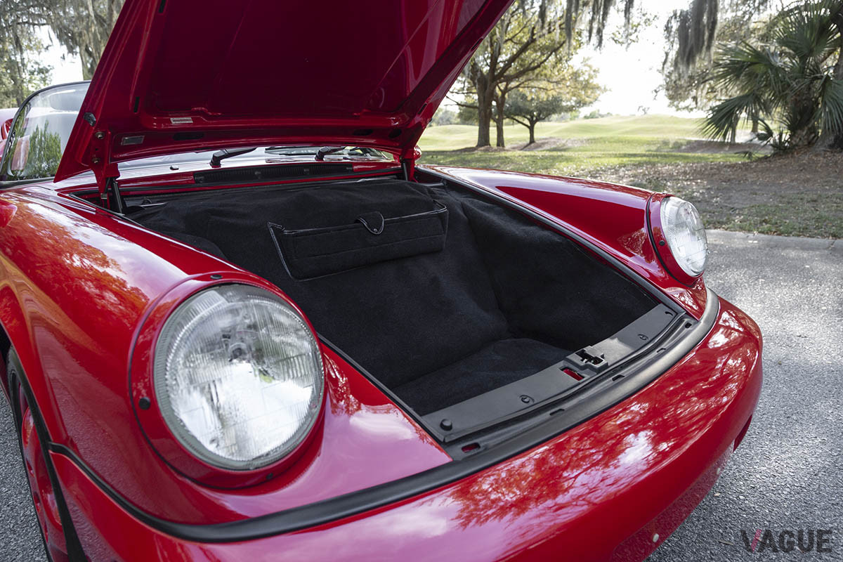 21万8000ドル（邦貨換算約2400万円）で落札されたポルシェ「911カレラ2スピードスター」（C）2021 Courtesy of RM Sotheby's