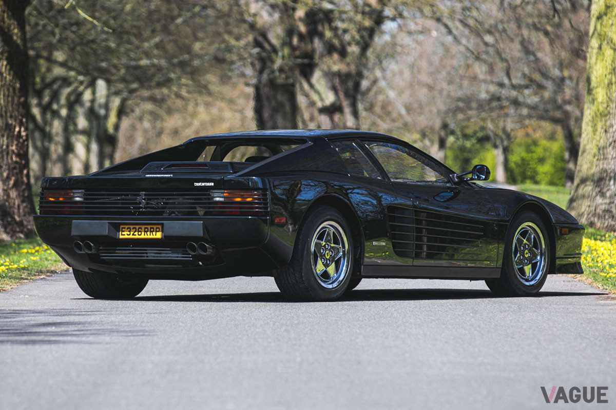 サイドマーカーやリアバンパーの巨大な樹脂製ガーニッシュが北米仕様の証だ（C）Silverstone Auctions Limited 2021