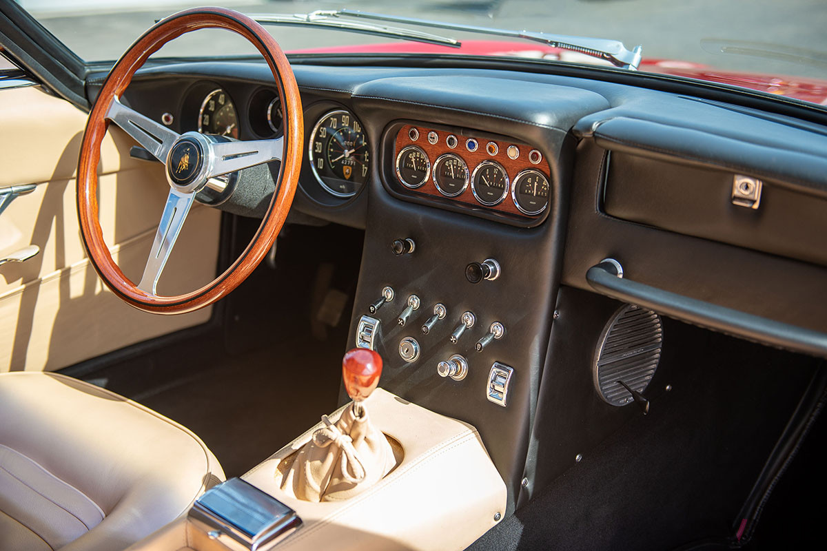 約5800万円で落札されたランボルギーニ「400GT 2+2」（C）2021 Courtesy of RM Sotheby's