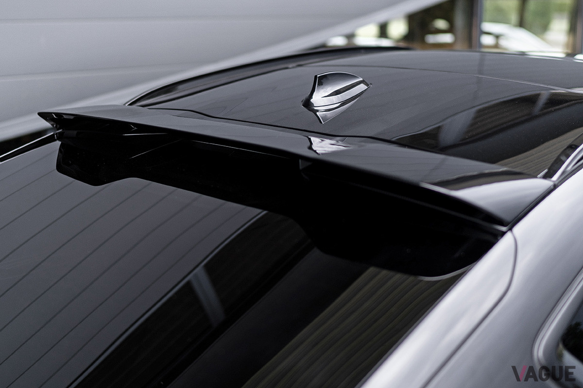 ルーフスポイラーは、スポーティな雰囲気を演出するのに効果大だ