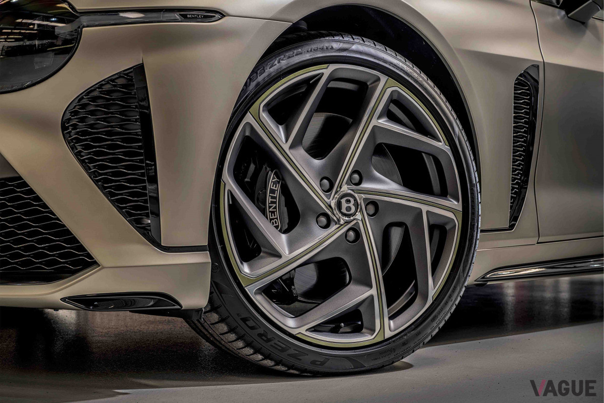 「バカラル」専用のセンターロック風のホイール