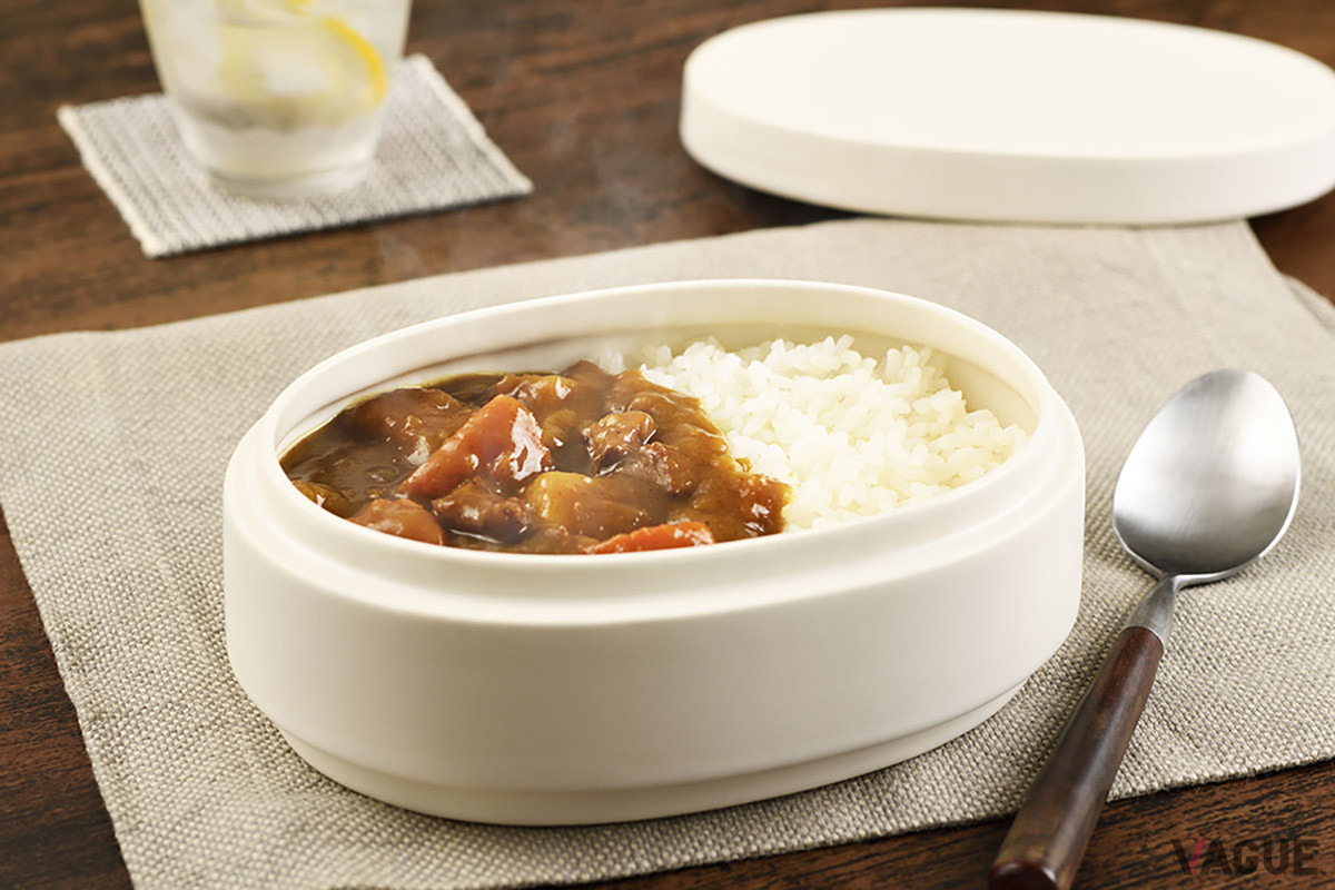 あたためたごはんの上にカレーをかければ洗い物を増やすこともなく便利