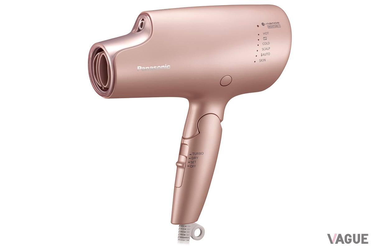 カラーは写真のモイストピンクのほかウォームホワイトとディープネイビーを用意