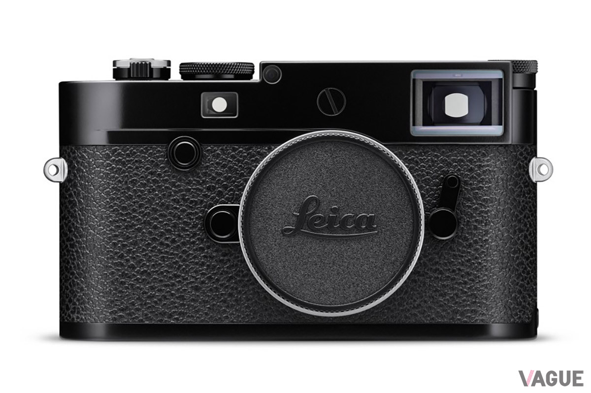 正面に“Leica”の赤いロゴはなく、とてもシンプルな印象に仕上がっている