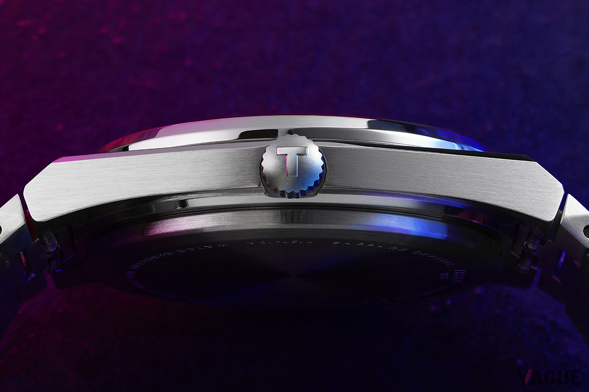 ケース H40mm x W40mm 、厚さ 10.4mm