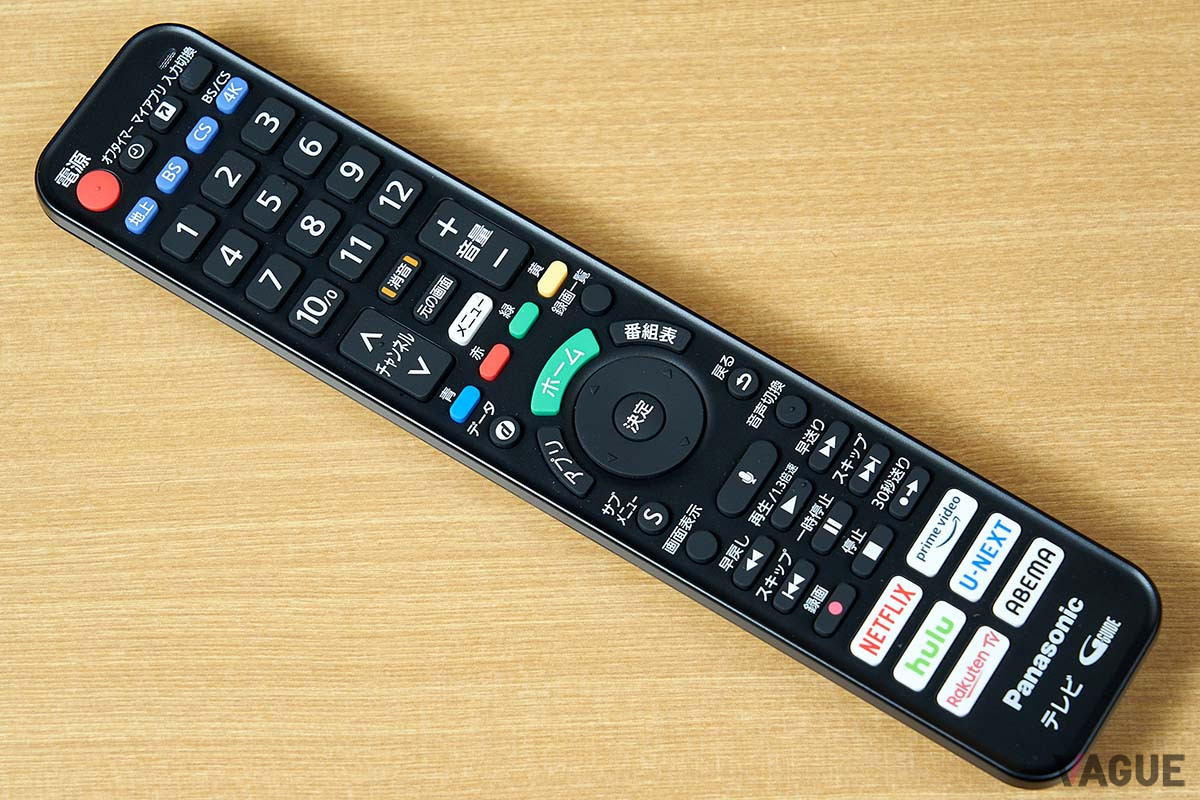 リモコンにはNetflixなどのネット動画サービスへ簡単にアクセスできるダイレクトボタンを装備