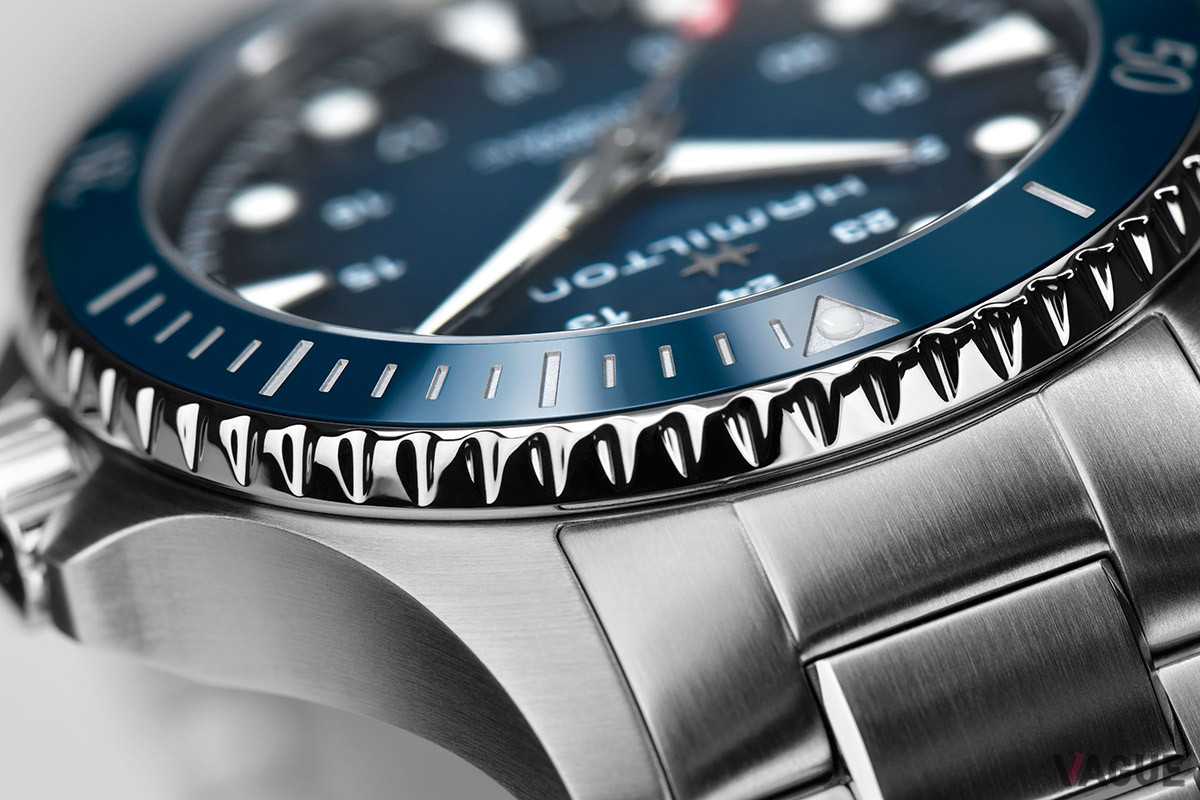 ケース径43mm、SSケース（ねじこみ式リューズ）、ラグ幅22mm、標準持続時間80時間、サファイアクリスタル（反射防止加工）、30気圧（300ｍ）防水