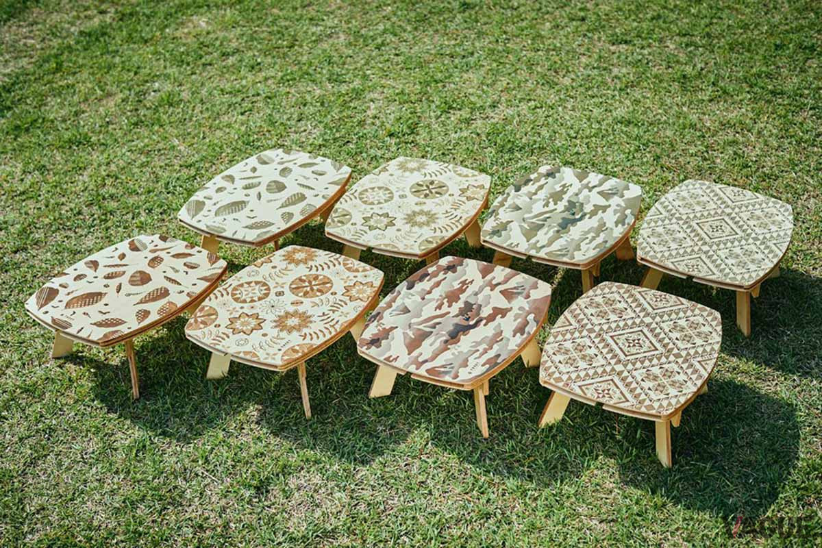 天板デザインはモクラスの地元由来の柄があしらわれた4タイプ。それぞれ茶と緑の2色を設定