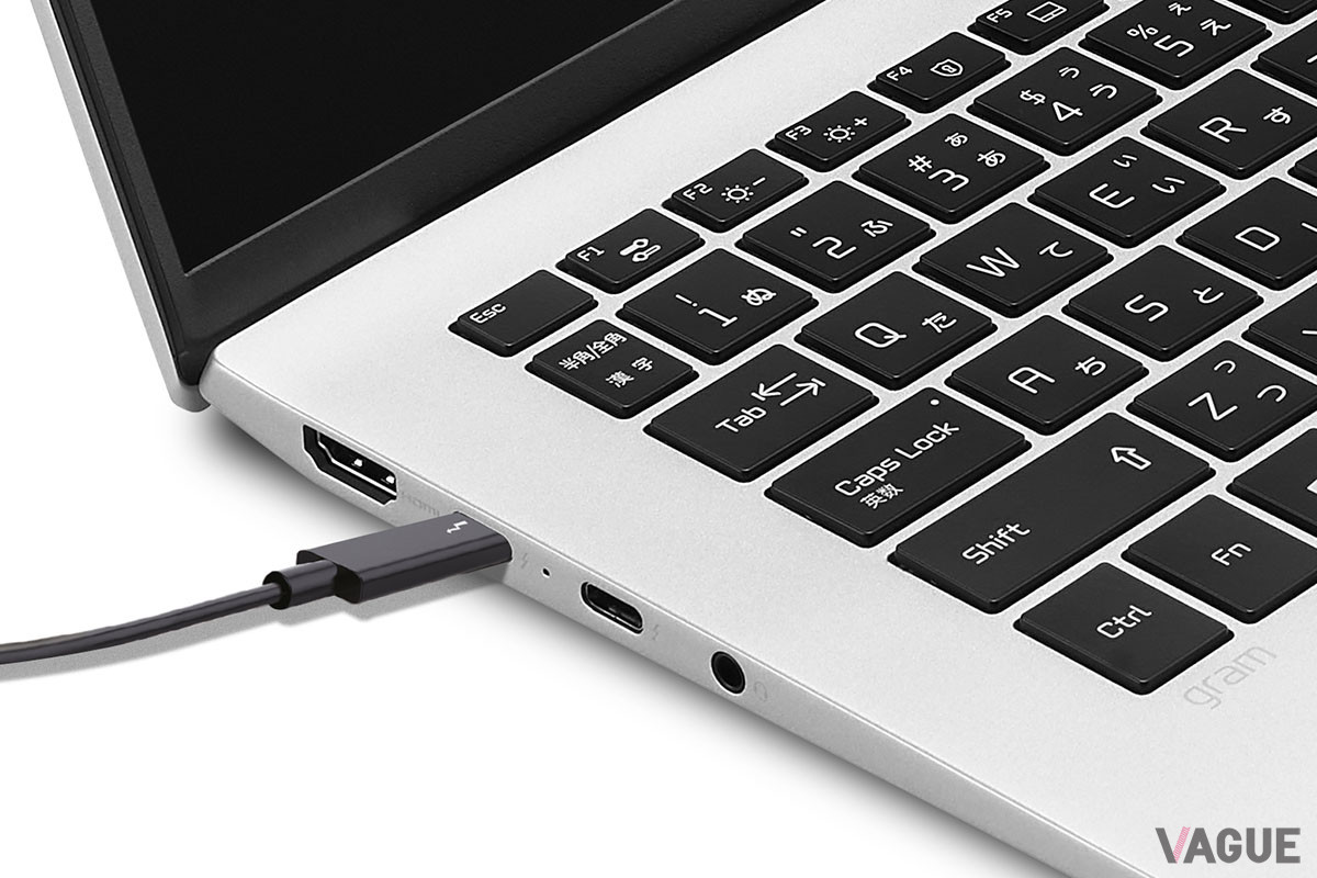 HDMIやUSB-C／USB-A、microSDなど多彩な端子を搭載し、周辺機器との連携もスムーズ