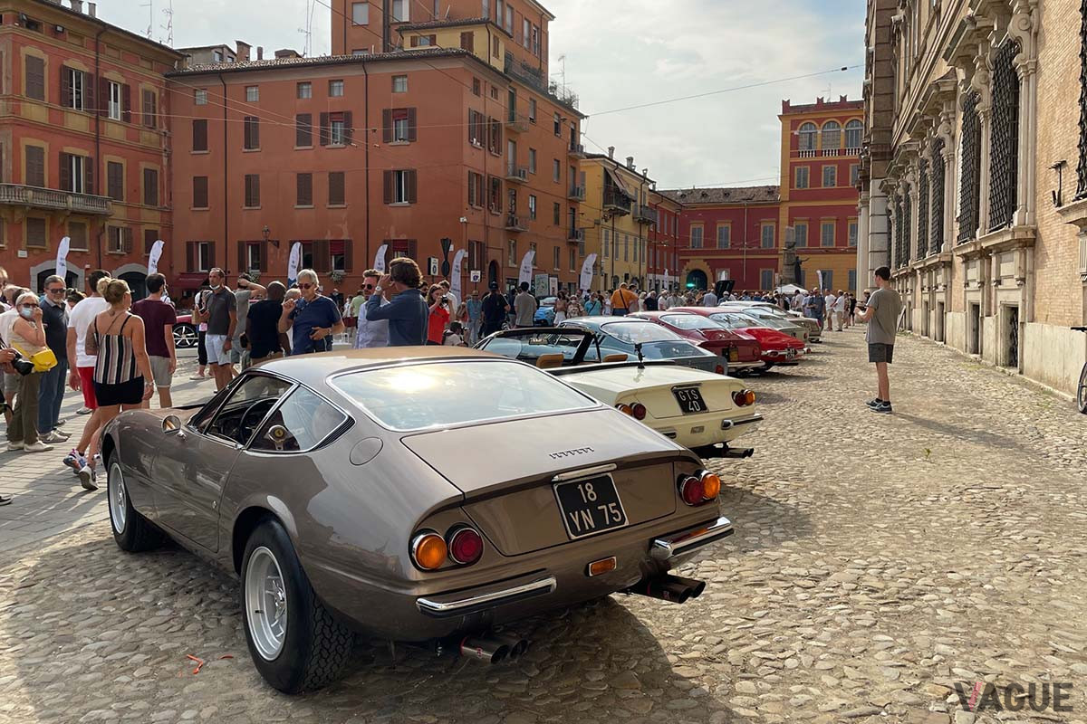 Piazza Roma（ピアッツァ・ローマ）に並ぶコンクールデレガンス出場車