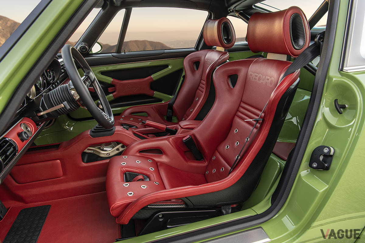 「ハリウッド・コミッション」とネーミングされた911のコックピット