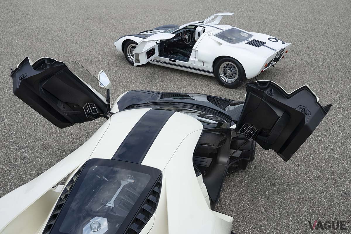 新旧2台のフォードGT