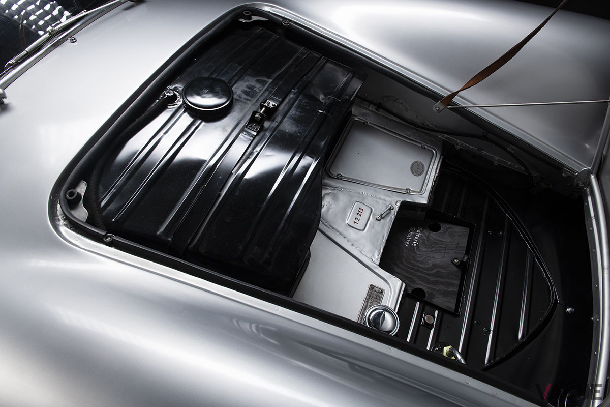 約8200万から1億1000万円というエスティメートがつけられていたグルックナー・ポルシェ「356カレラ1500クーペ」（C）2021 Courtesy of RM Sotheby's