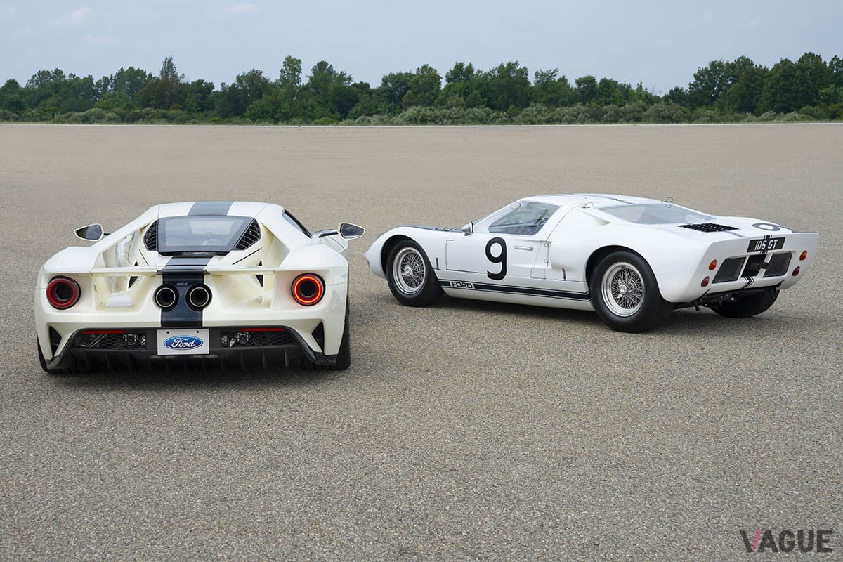 新旧2台のフォードGT