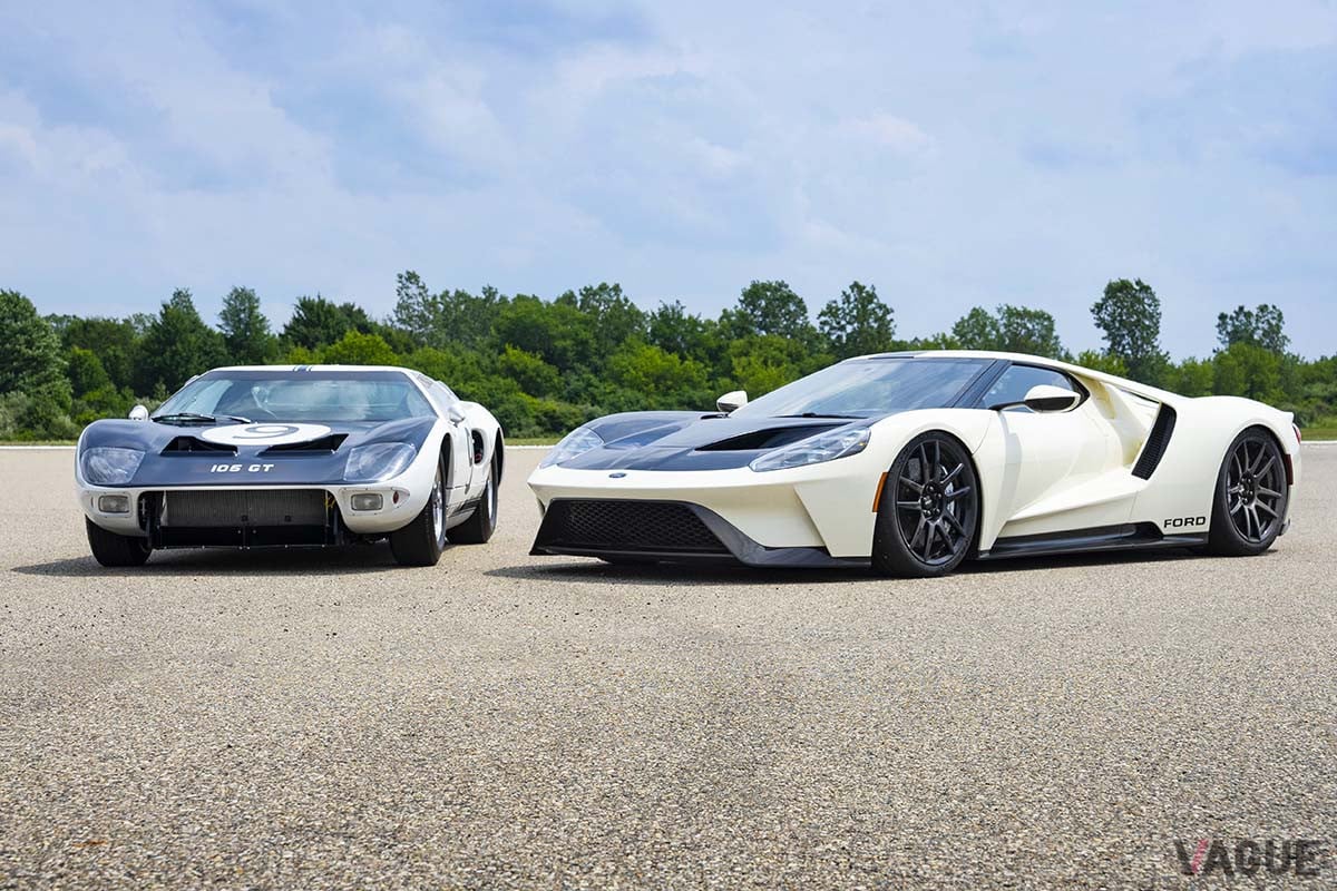 新旧2台のフォードGT