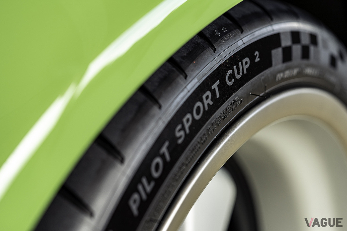 タイヤは、ミシュランのパイロットスポーツカップ2