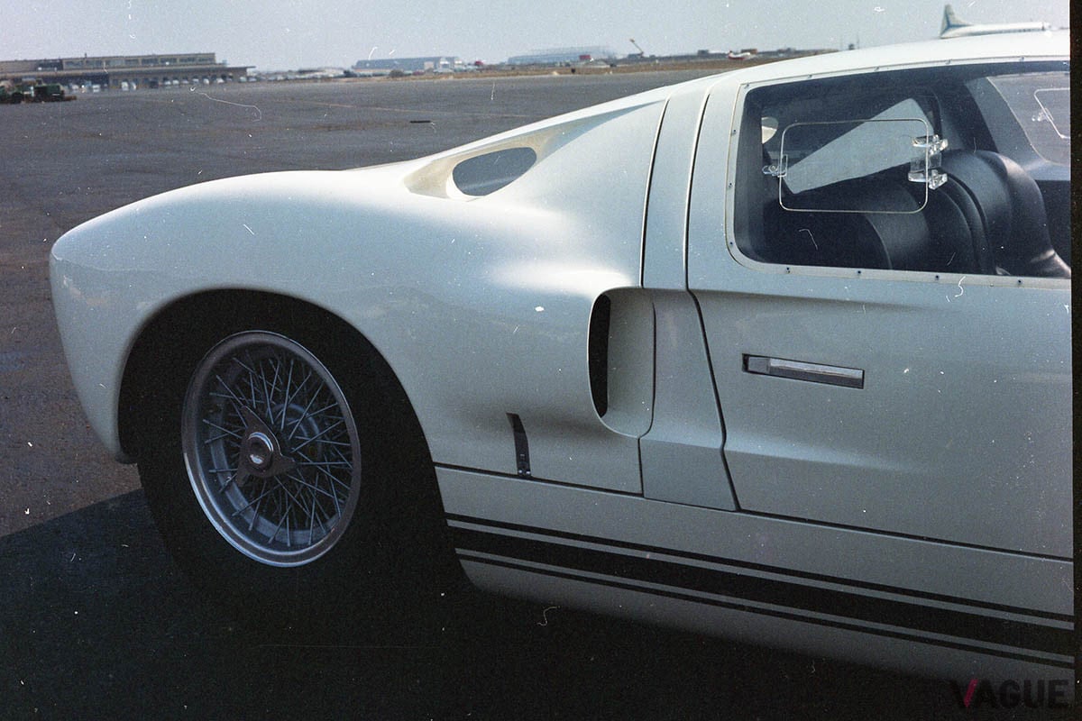 1960年代当時、JFKエアポートで撮影されたシャシナンバーGT／105の「フォードGT」