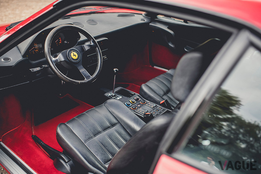 カーペットはレッド、シートはブラックの2トーン（C）2020 Courtesy of RM Sotheby's