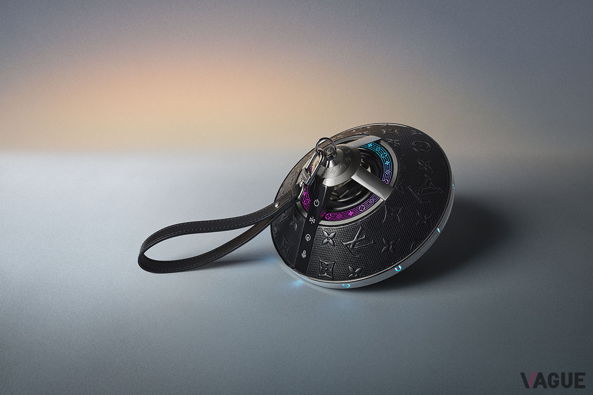 トップのDカンに着脱可能なレザーストラップ (C) Louis Vuitton Malletier