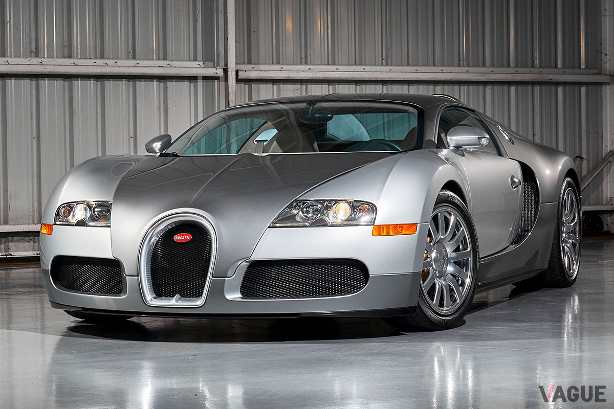 約1億7000万円で落札されたブガッティ「ヴェイロンEB16.4」（C）2021 Courtesy of RM Sotheby's