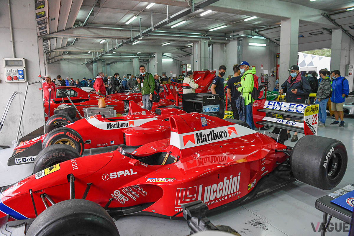 ダラーラシャシのスクーデリア・イタリア。手前は1992年のBMS192、後方は1998年のBMS188、ピレリを履いている