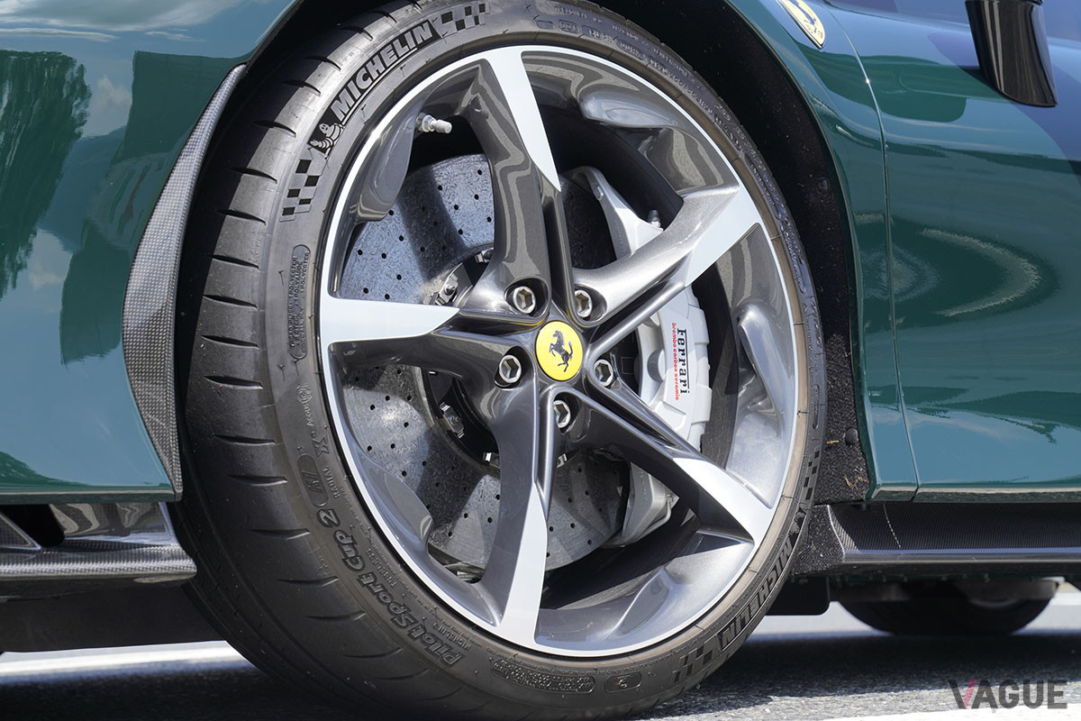 ホイールは前後ともに20インチを装備。ブレーキはブレンボとの共同開発で、ローター径は前398mm／後360mmとなっている（C）柳田由人