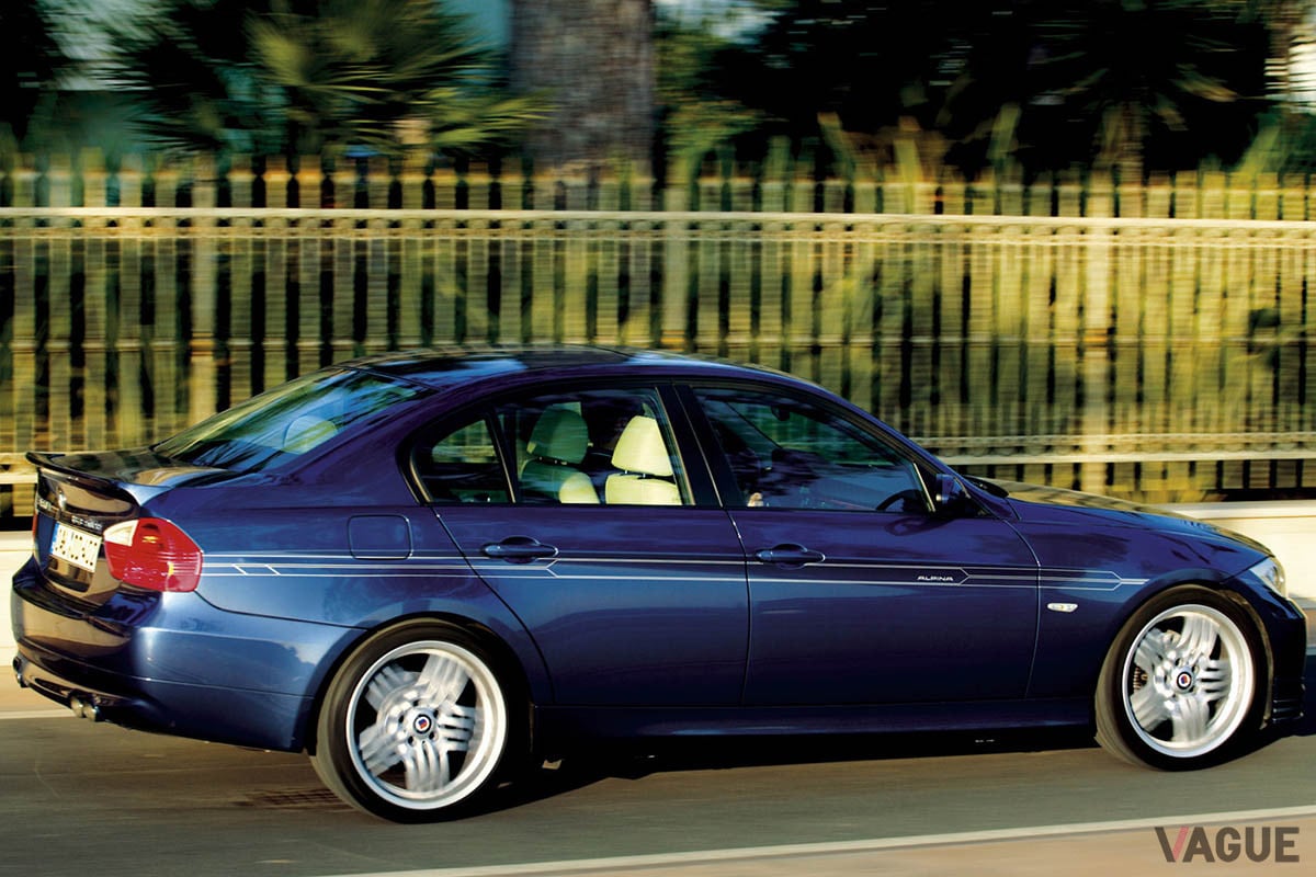 伝統的なピンストライプをボディサイドに備える。それ以外の加飾は最小限に抑えられ、ハイパフォーマンスでも飾らないのがアルピナの美学だ（C）Alpina GmbH & Co. KG