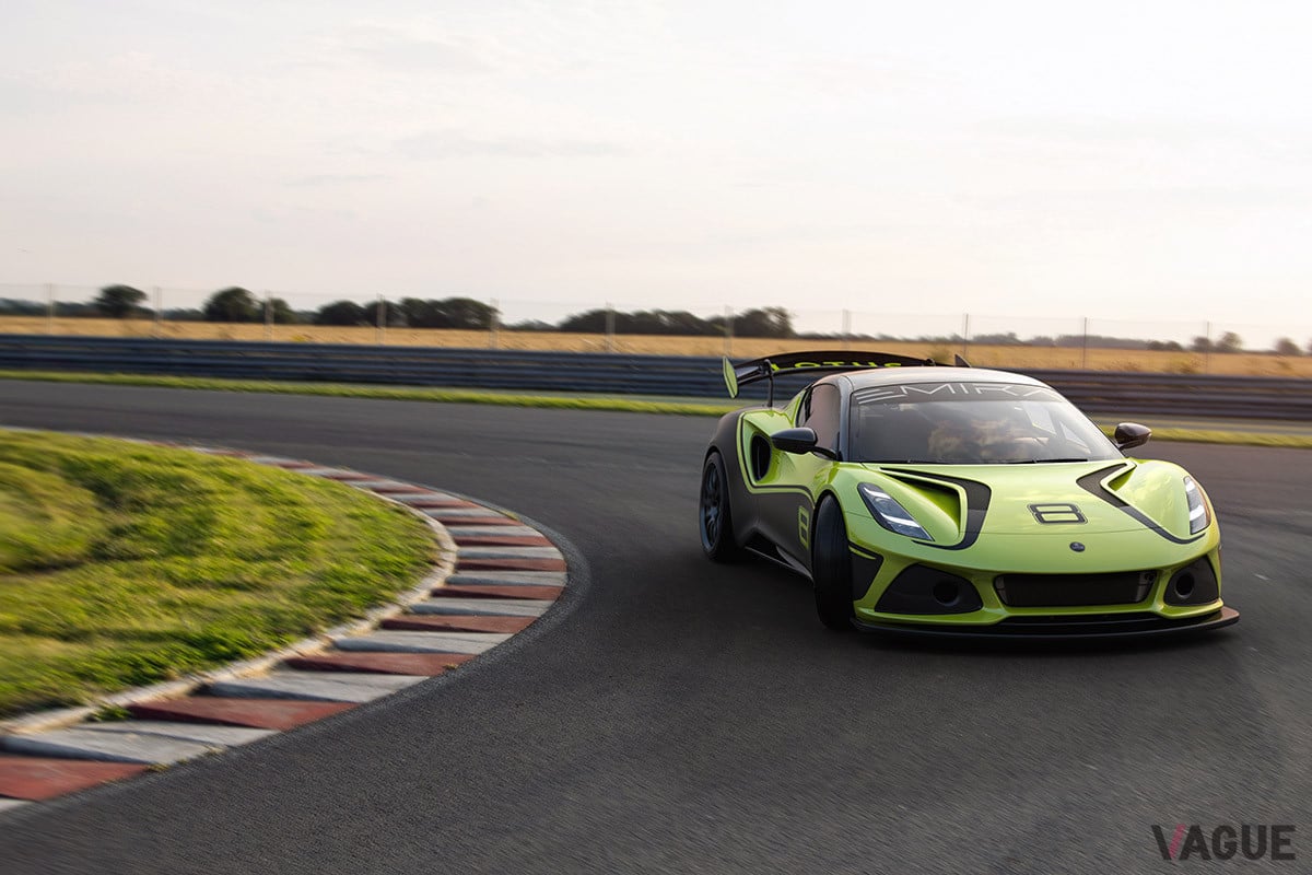 エンジンはトヨタがレースで実証済みの3.5リッターV型6気筒スーパーチャジャーを搭載