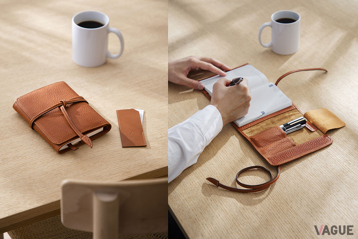 「はじまりの手帳 ROLL」は革ひもを巻いて留めるタイプで、A6とA5の2サイズを展開