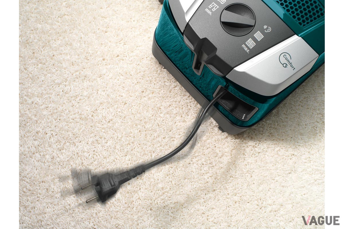 コンセント付きでスティッククリーナーと違い駆動時間を気にする必要はない