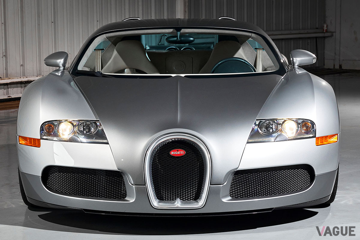 約1億7000万円で落札されたブガッティ「ヴェイロンEB16.4」（C）2021 Courtesy of RM Sotheby's