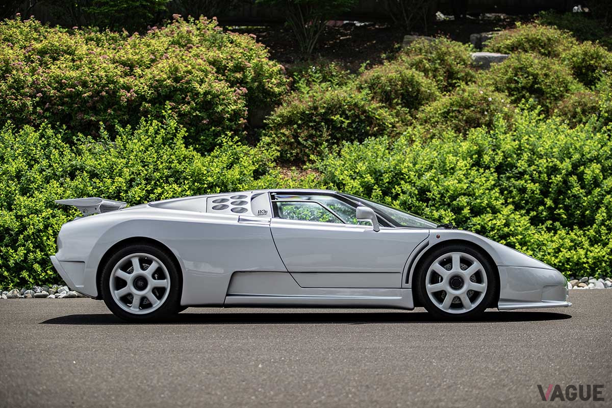 約3億600万円で落札されたブガッティ「EB110 SS」（C）2021 Courtesy of RM Sotheby's