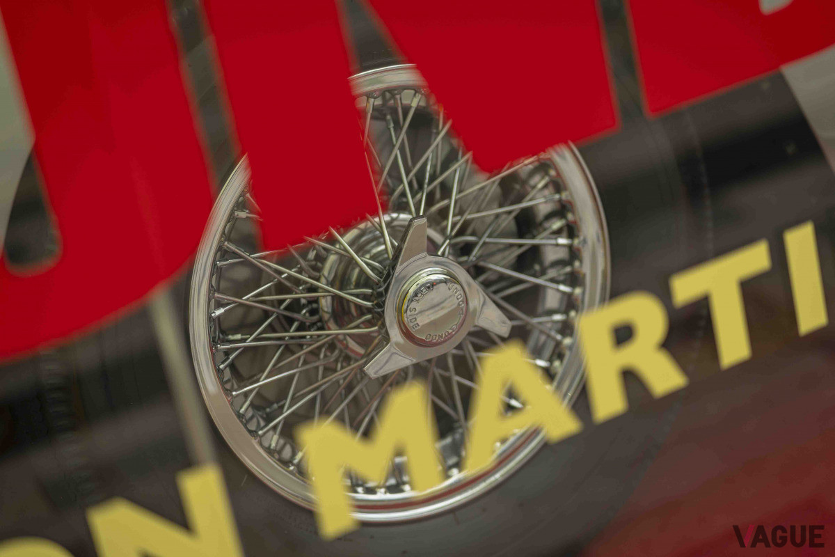 原寸大で再現されたボックスには、実車の「DB5」が入っている