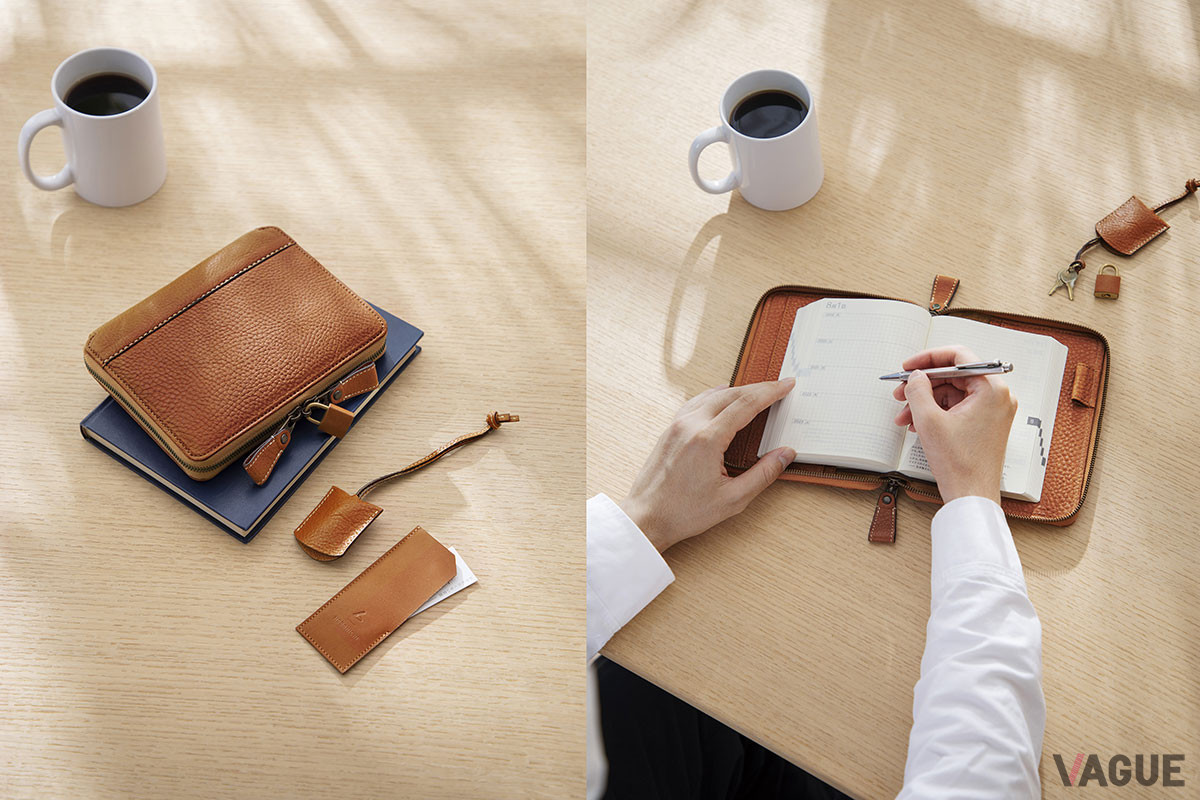 「ほぼ日5年手帳」専用のカバーである「はじまりの手帳 KEY」はファスナー開閉式だ