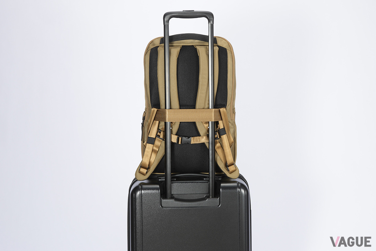 「ミルフューズ」のトートやリュックにはスーツケースのハンドルに固定できる“セットアップベルト”がつく