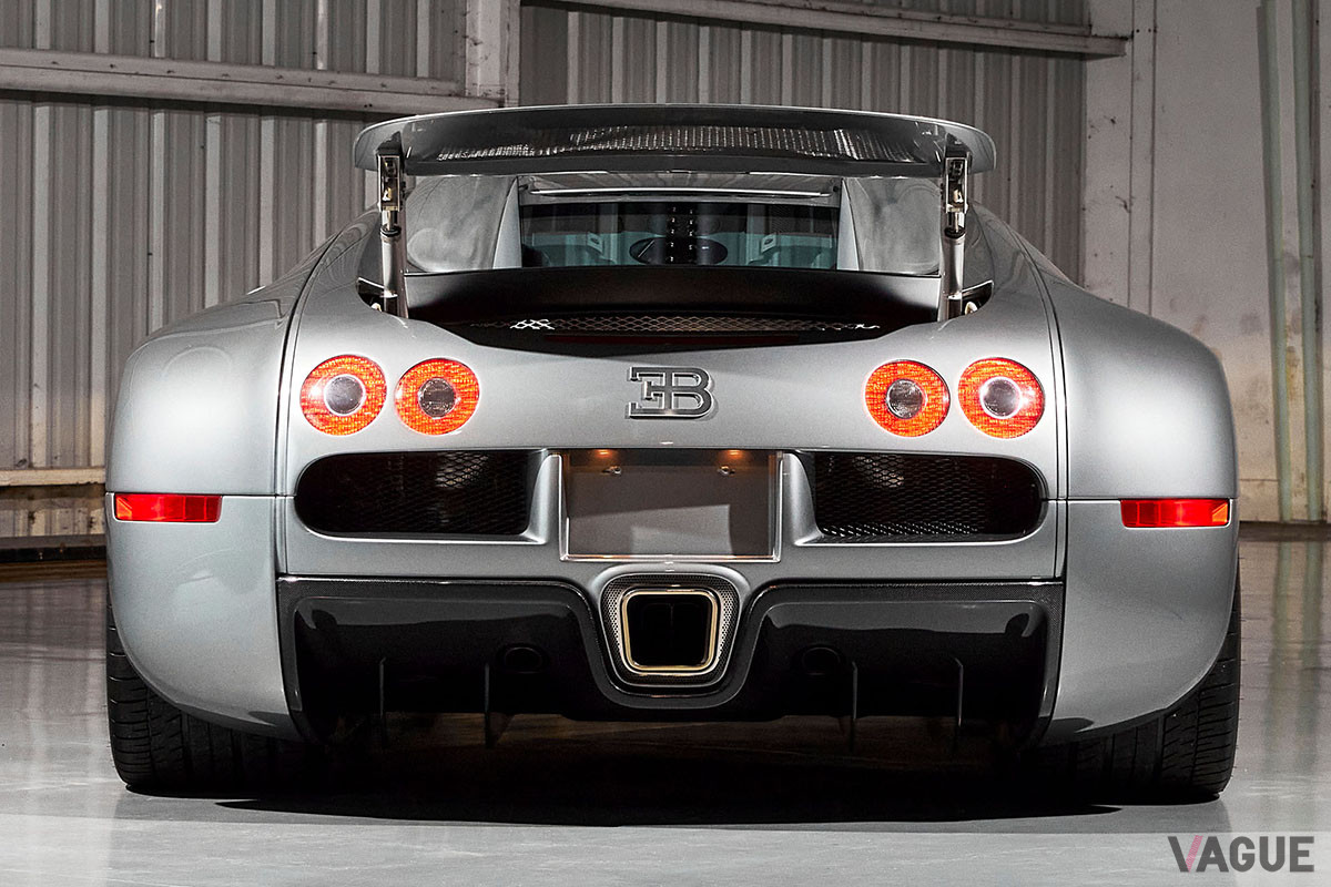 約1億7000万円で落札されたブガッティ「ヴェイロンEB16.4」（C）2021 Courtesy of RM Sotheby's
