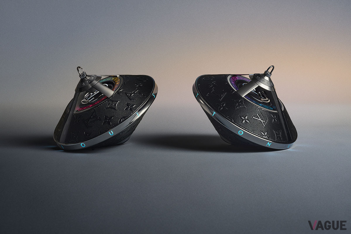 2台以上のスピーカーを繋ぐことで、より広いスペースや複数の部屋での設定も可能 (C) Louis Vuitton Malletier