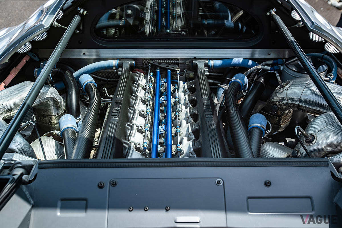約3億600万円で落札されたブガッティ「EB110 SS」（C）2021 Courtesy of RM Sotheby's