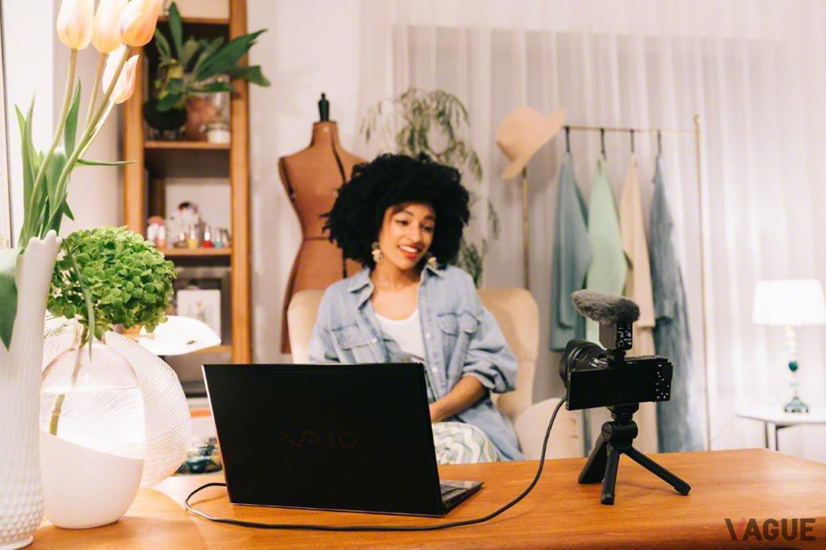 WEBカメラとしても利用可能。PCなどと接続すれば簡単にオンライン会議へ参加できる