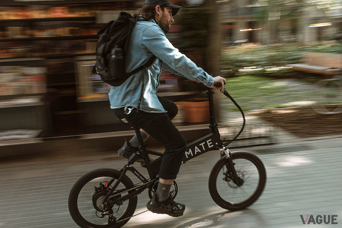 リアホイールハブに一体化したモーターと、シマノ製の外装7段ギアを組み合わせた「MATE CITY」