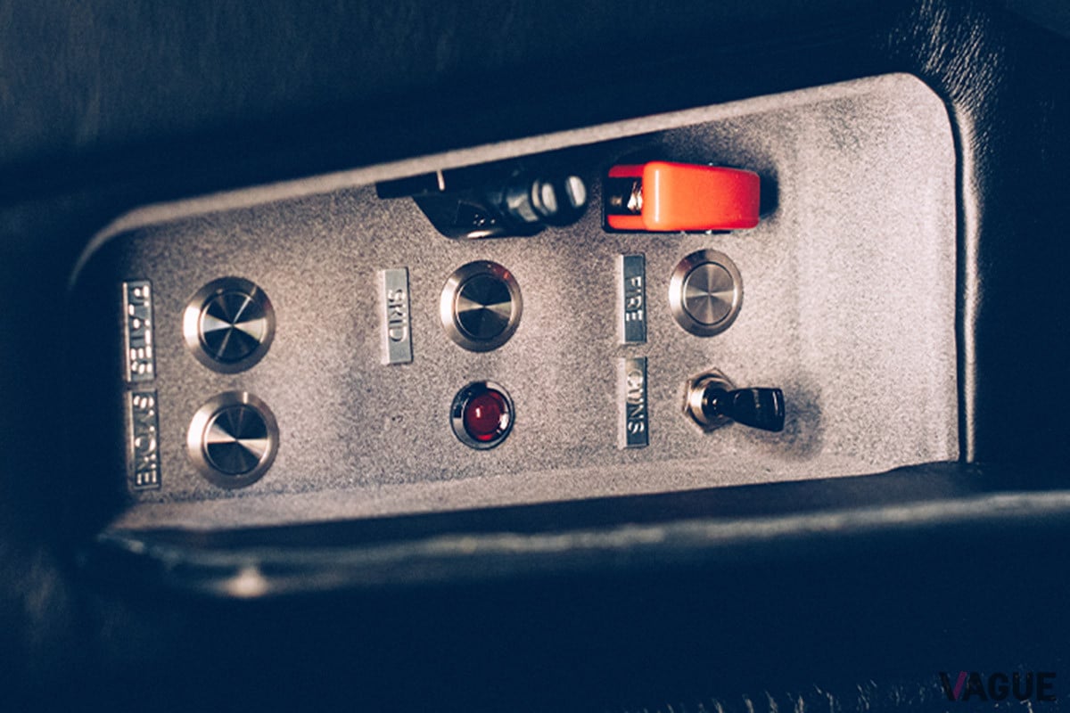 秘密兵器を使用するためのスイッチ