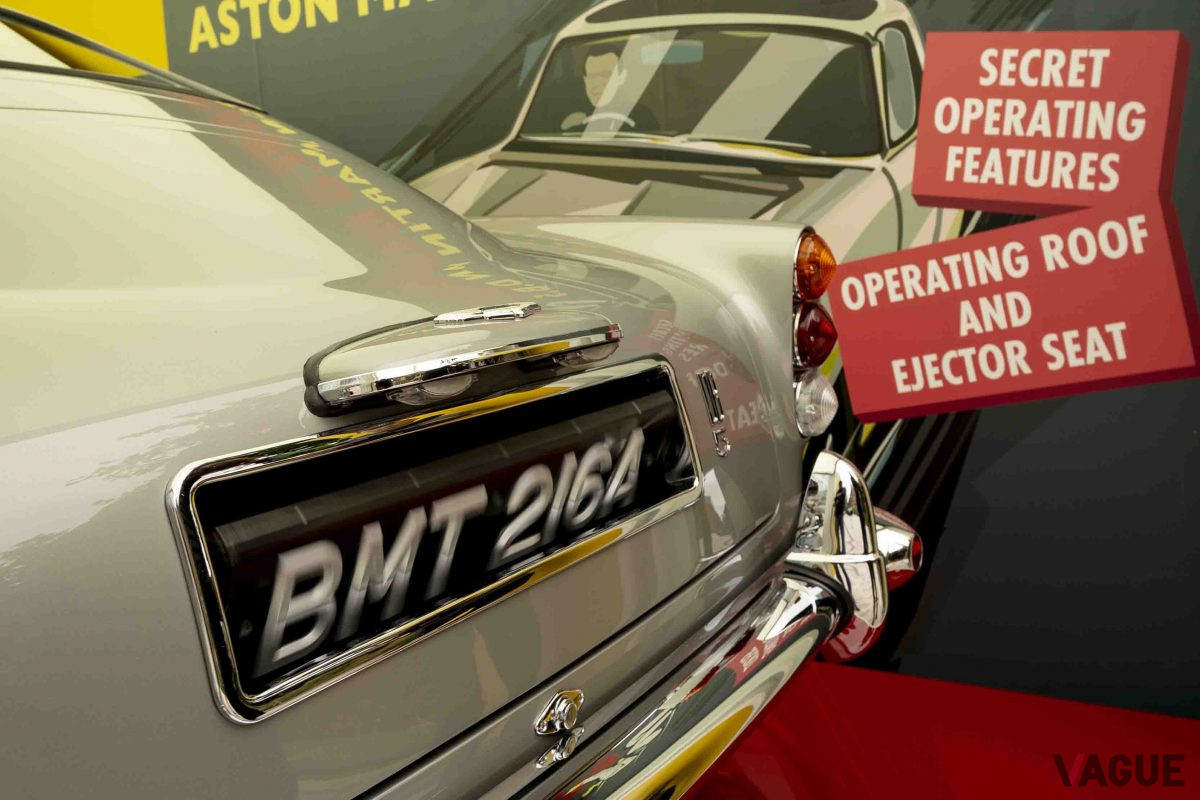 ナンバープレートが回転して瞬時に変わる装置