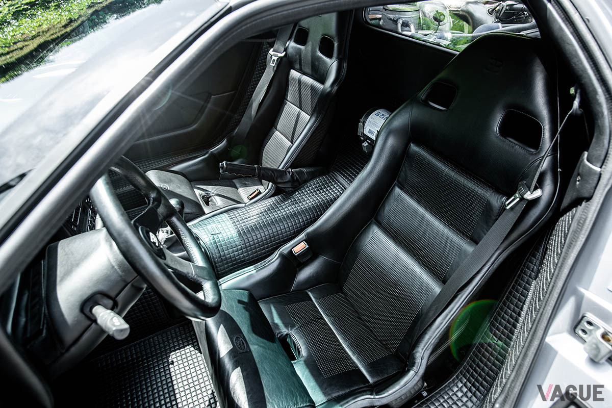 約3億600万円で落札されたブガッティ「EB110 SS」（C）2021 Courtesy of RM Sotheby's