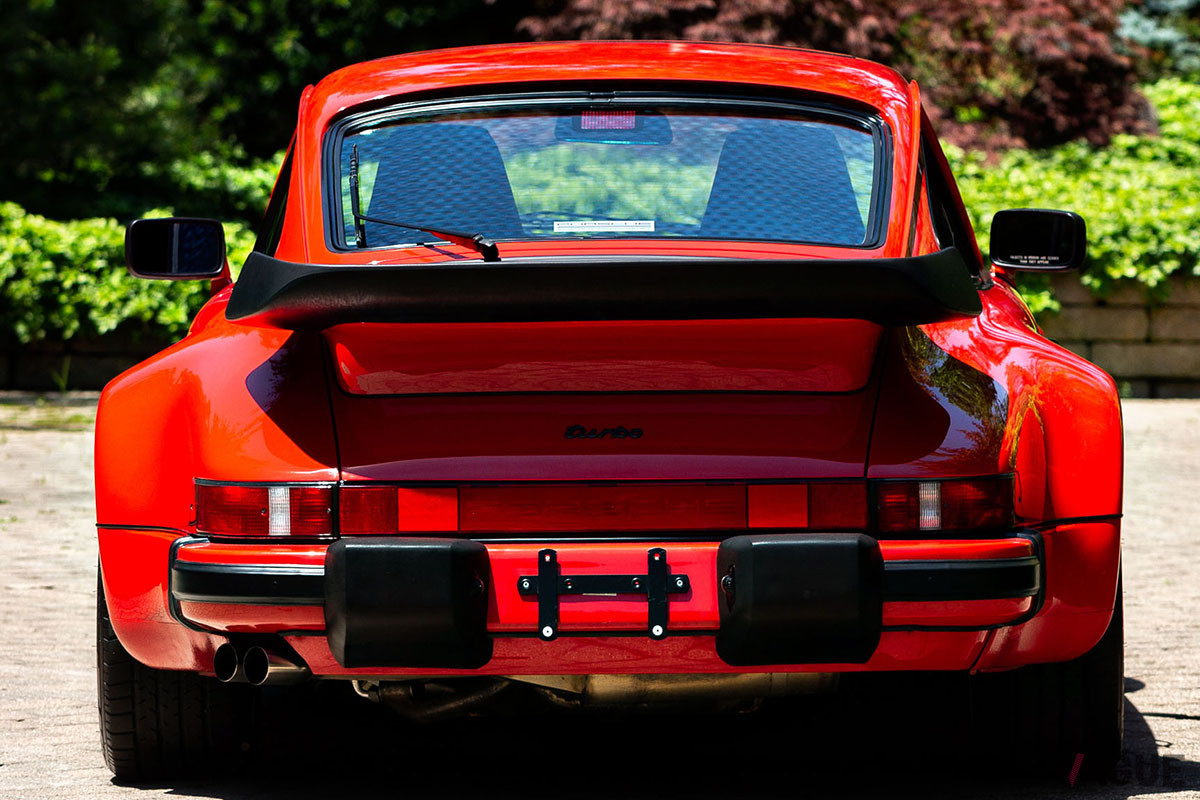 約2780万円で落札されたポルシェ「911ターボ フラットノーズ クーペ」（C）2021 Courtesy of RM Sotheby's