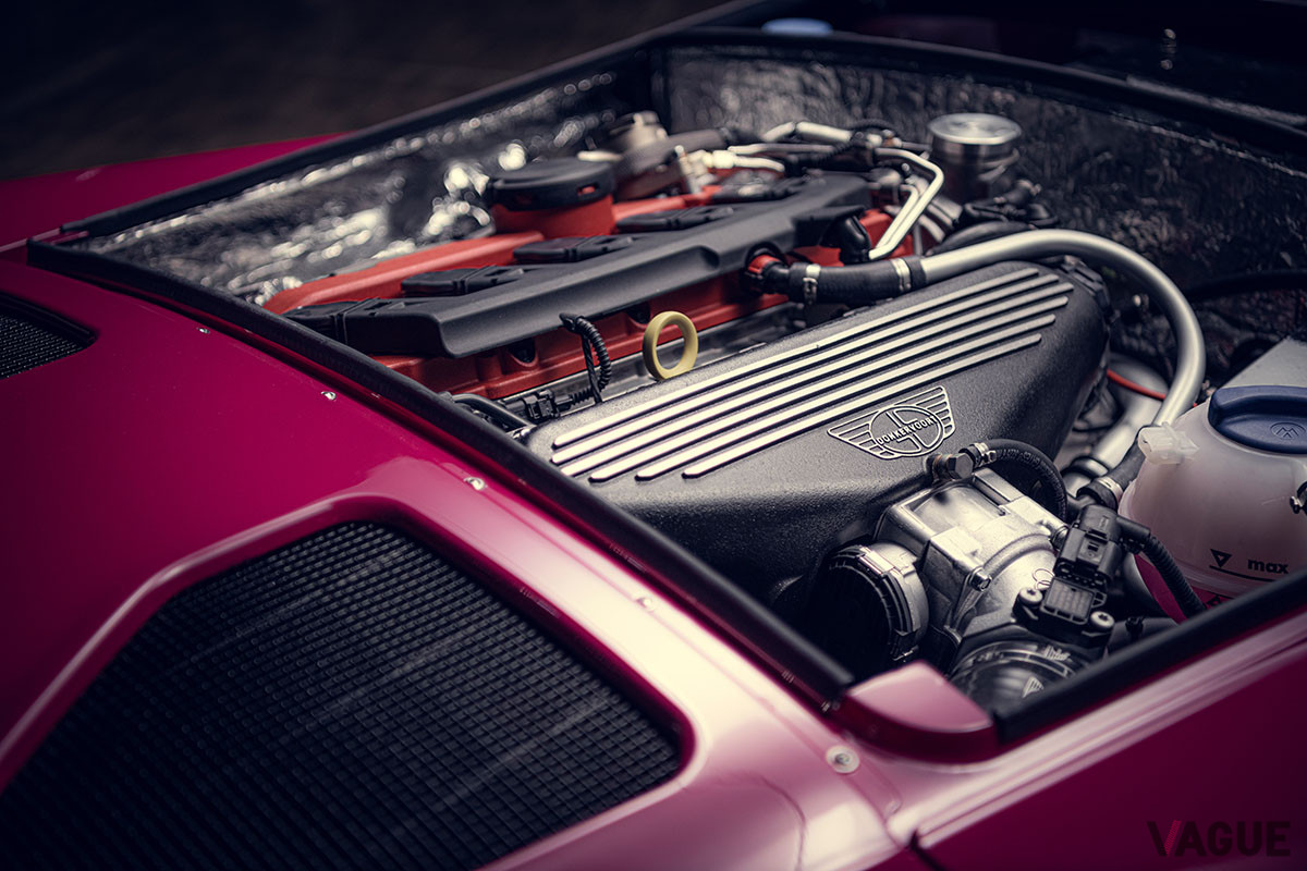 2480ccの直列5気筒エンジンの最高出力は435ps／6430−7000rpm、最大トルクは570Nm／1750−6350rpmだ