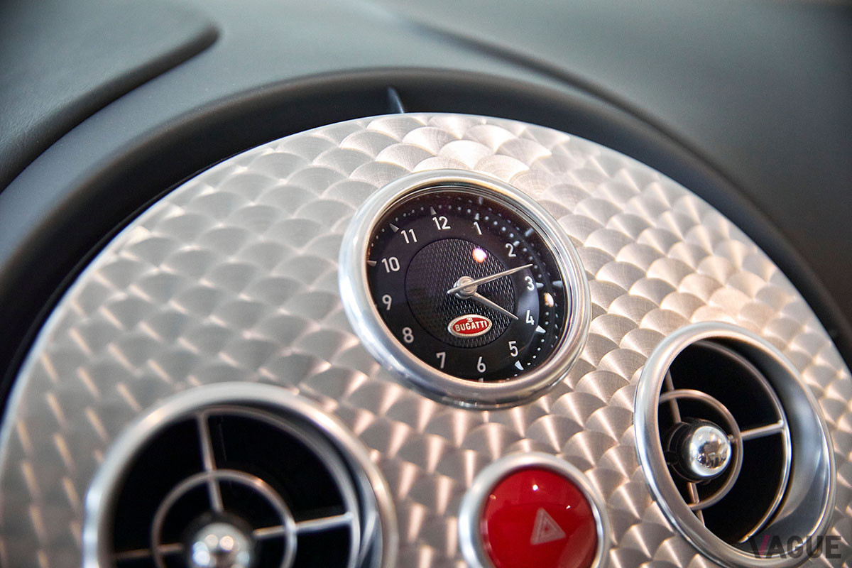 約1億7000万円で落札されたブガッティ「ヴェイロンEB16.4」（C）2021 Courtesy of RM Sotheby's