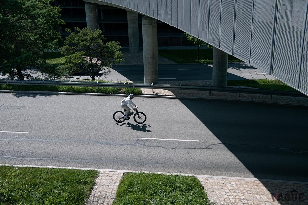 自転車専用道路では25km／h、都心の道路では45km／h、都市部以外の道路や複数車線の道路では60km／hという最高速度に制限されている