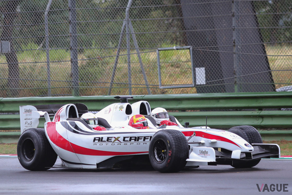 3人乗りF1マシンで同乗走行体験